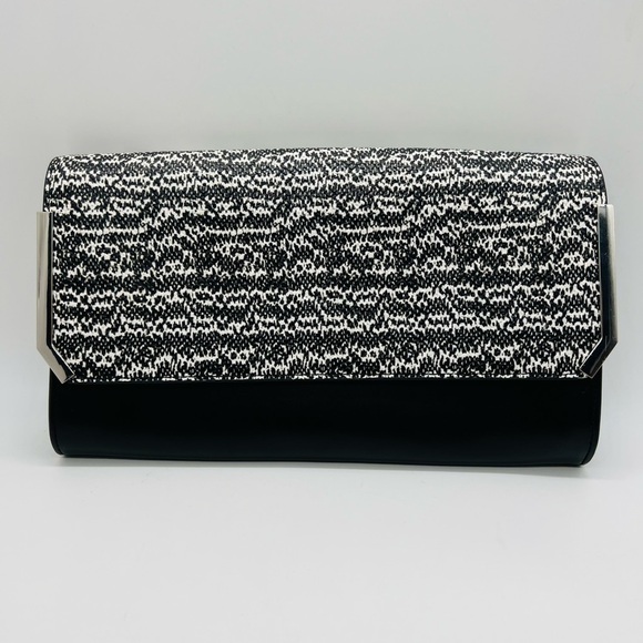 VINCE CAMUTO WOMENS BLACK & WHITE LEATHER LULA SNAKE CLUTCH - Picture 1 of 16